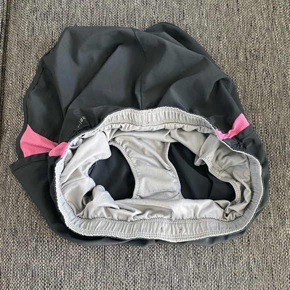 Nike dri fit size small dark grey and pink running shorts - Picture 9 of 11